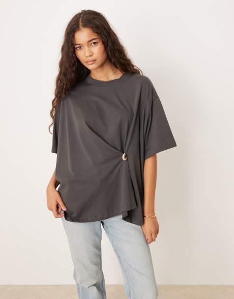 ASOS DESIGN - Oversized T-shirt met overslag en hardware details in antracietgrijs - view 1