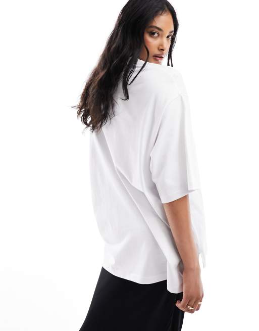 ASOS DESIGN - Oversized T-shirt met paneel met zilverfolie-print in wit, 4 van 4