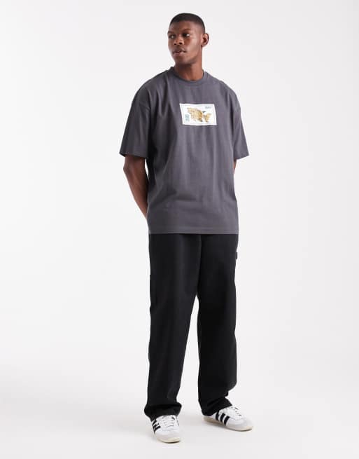 ASOS DESIGN - Oversized T-shirt met postzegelprint in antraciet, 2 van 5