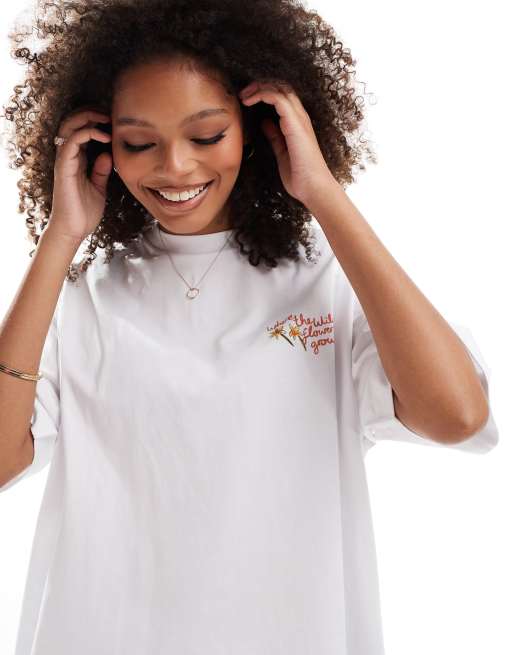 ASOS DESIGN - Oversized T-shirt met print van wilde bloemen op de achterkant in wit, 2 van 4