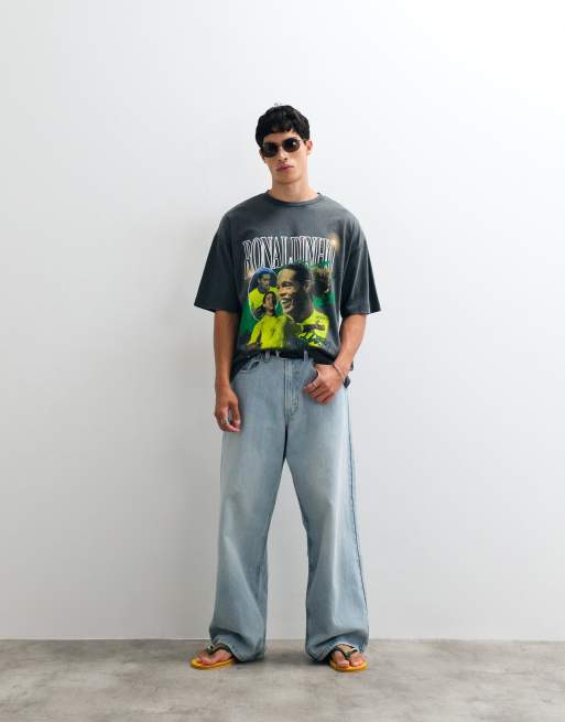 ASOS DESIGN oversized T-shirt met Ronaldinho-print in gewassen zwart, 2 van 5