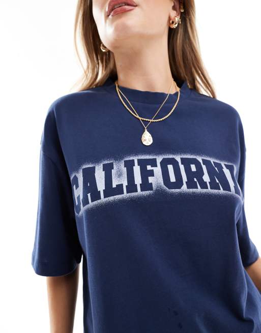 ASOS DESIGN - Oversized T-shirt met spray-effect en California print in marineblauw, 2 van 4