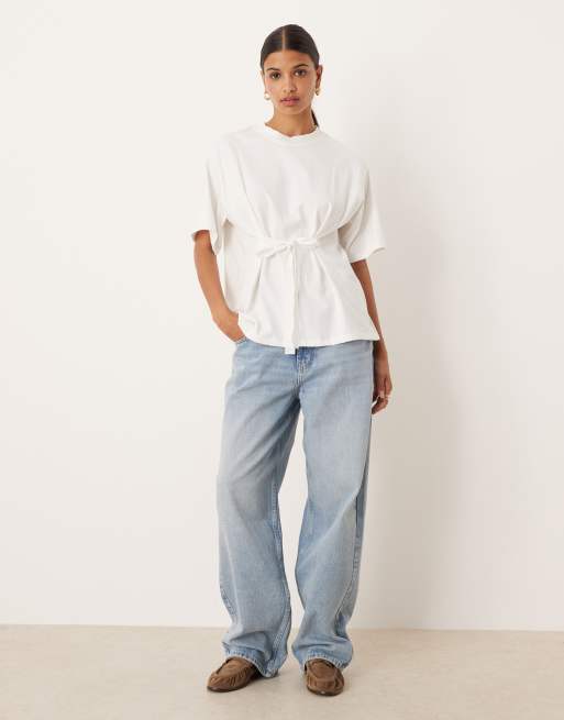 ASOS DESIGN - Oversized T-shirt met strikdetail aan de voorkant in wit, 2 van 4