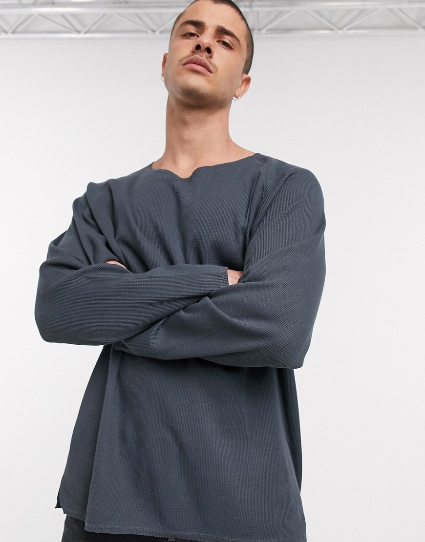 ASOS DESIGN - Oversized T-shirt met wafelstructuur, lange mouwen en inkeping in zwart met wassing