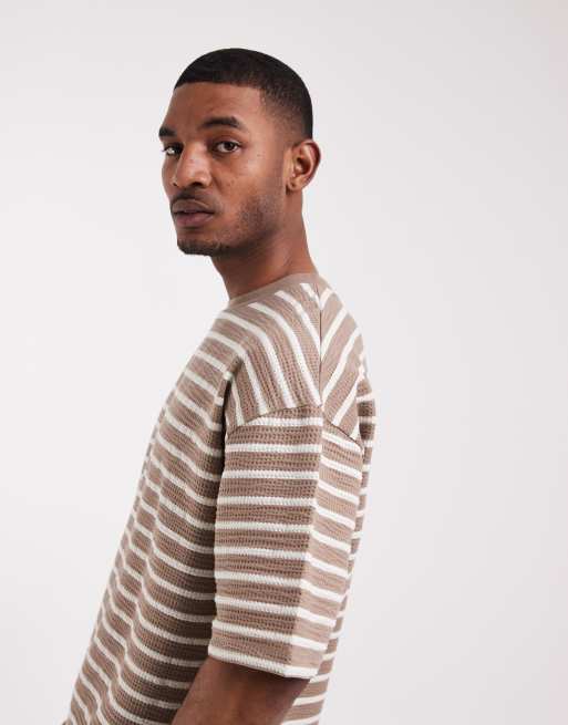 ASOS DESIGN - Oversized T-shirt van seersucker stof in bruin, 4 van 5