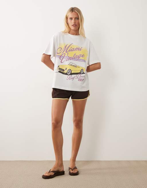 ASOS DESIGN oversized T-shirt with buttermilk vintage car graphic in white, 3 of 4