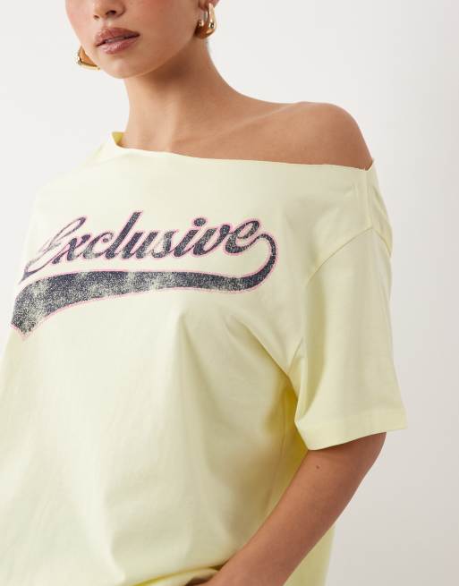 ASOS DESIGN Oversized T-shirt with exclusive graphic in red, 3 of 4