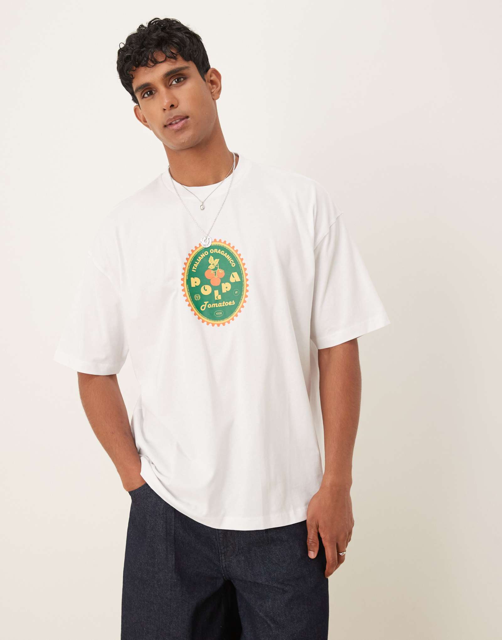 ДИЗАЙНЕРСКАЯ футболка оверсайз от ASOS с фруктовым принтом белого цвета