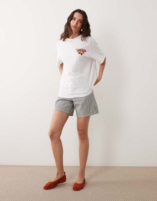 ASOS DESIGN oversized t-shirt with Galápagos Islands graphic in white, 2 of 4