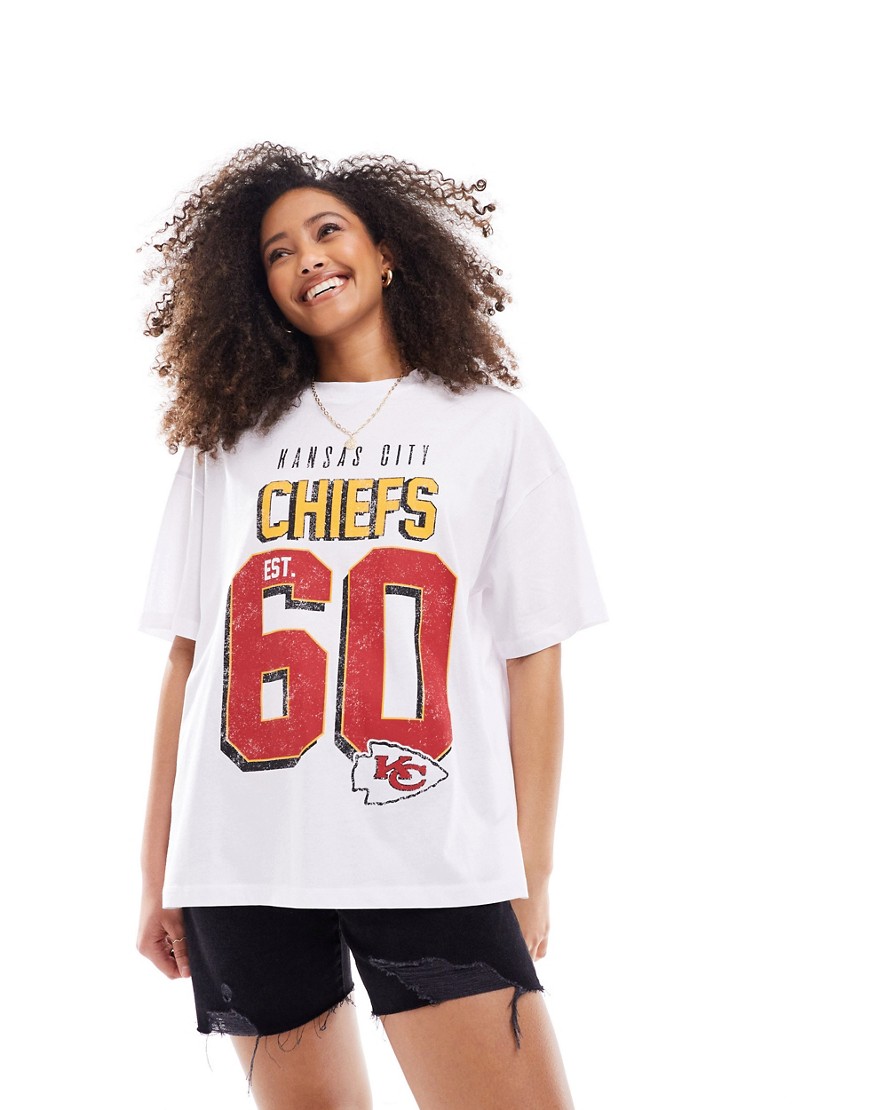 ASOS DESIGN oversized t-shirt with kansas city chiefs licence graphic in white