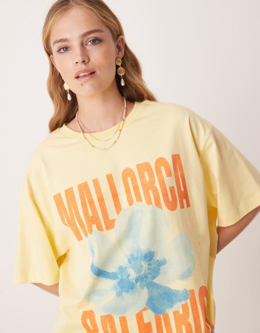 ASOS DESIGN oversized T-shirt with Mallorca graphic in yellow, 2 of 4