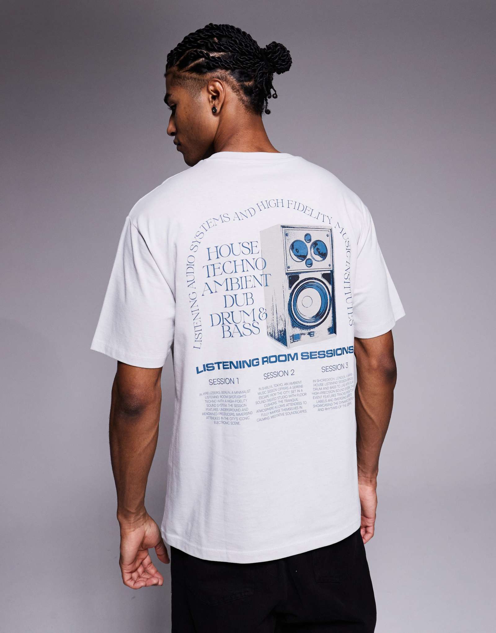 ДИЗАЙНЕРСКАЯ футболка оверсайз от ASOS с музыкальным рисунком серого цвета