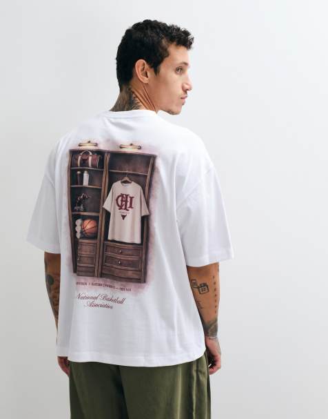 ASOS DESIGN oversized t-shirt with NBA Chicago bulls print in white - view 1