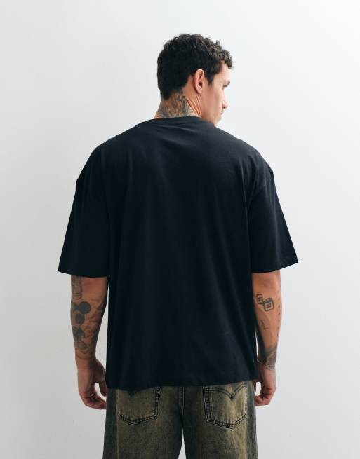 ASOS DESIGN oversized t-shirt with NFL New Orleans Saints print in black, 5 of 5