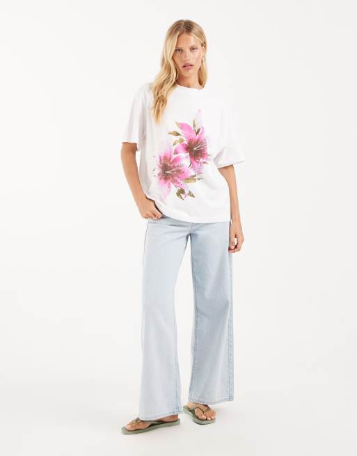 ASOS DESIGN oversized T-shirt with pink flower graphic in white, 3 of 4