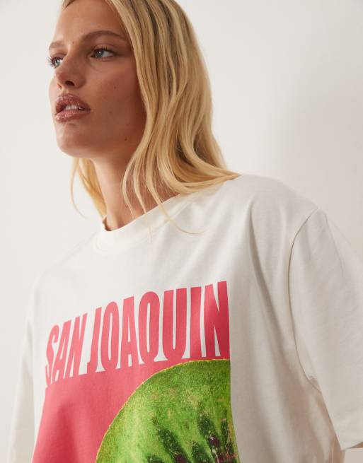 ASOS DESIGN oversized t-shirt with San Joaquin kiwi graphic in cream, 3 of 4