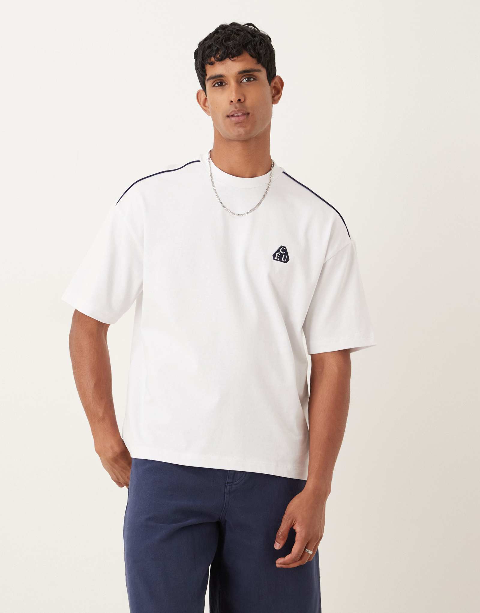  Футболка оверсайз ASOS DESIGN белая с окантовкой на плечах