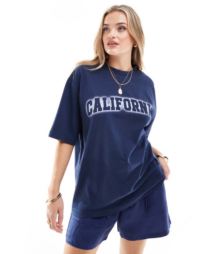 ASOS Curve - ASOS DESIGN oversized t-shirt with spray effect california graphic in navy