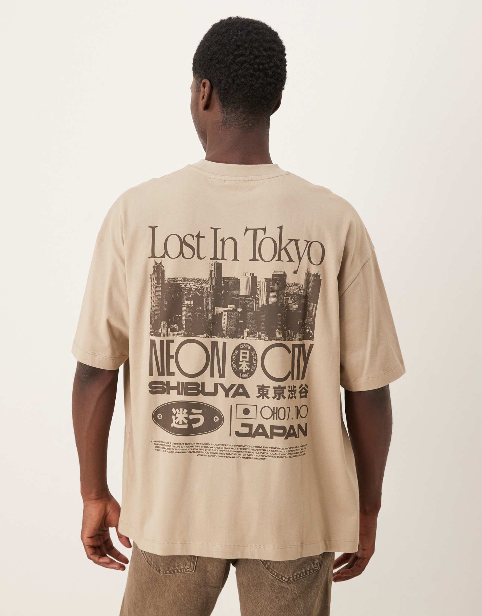 ДИЗАЙНЕРСКАЯ футболка оверсайз ASOS с рисунком Токио в бежевом цвете
