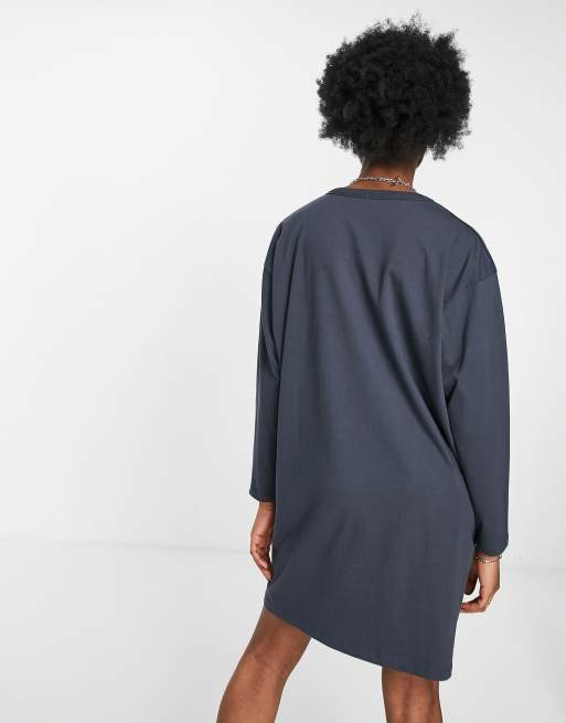 ASOS DESIGN - Oversized T-shirtjurk met lange mouwen in antraciet, 2 van 4