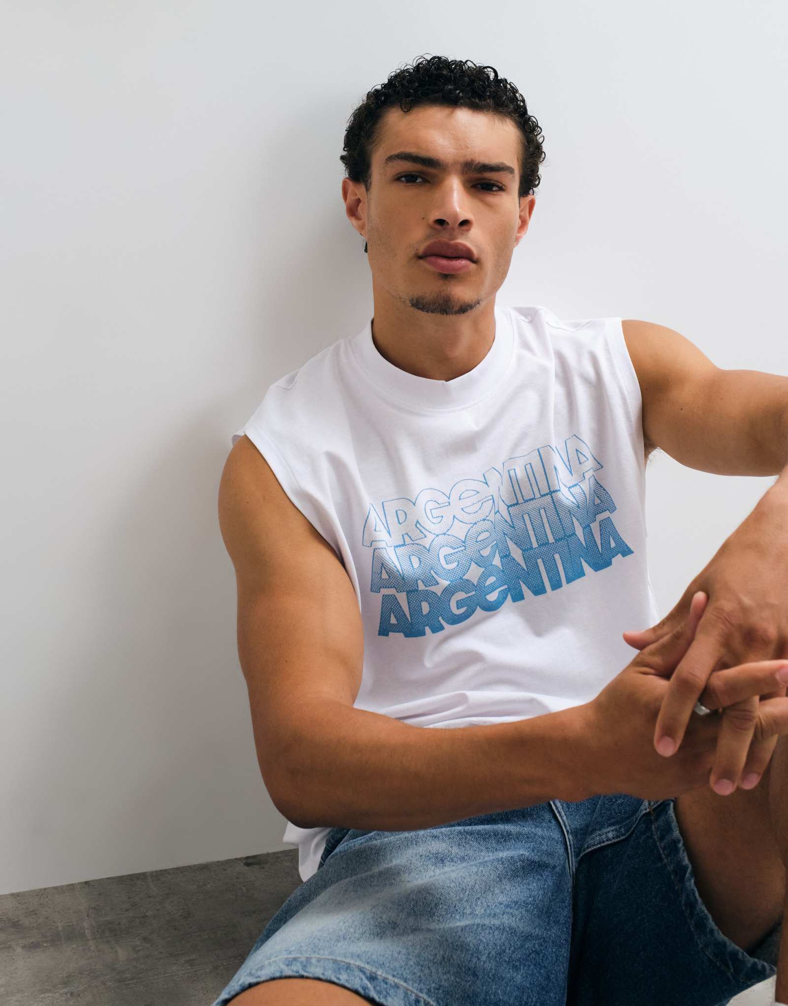 ДИЗАЙНЕРСКАЯ майка оверсайз от ASOS с рисунком Аргентины белого цвета white