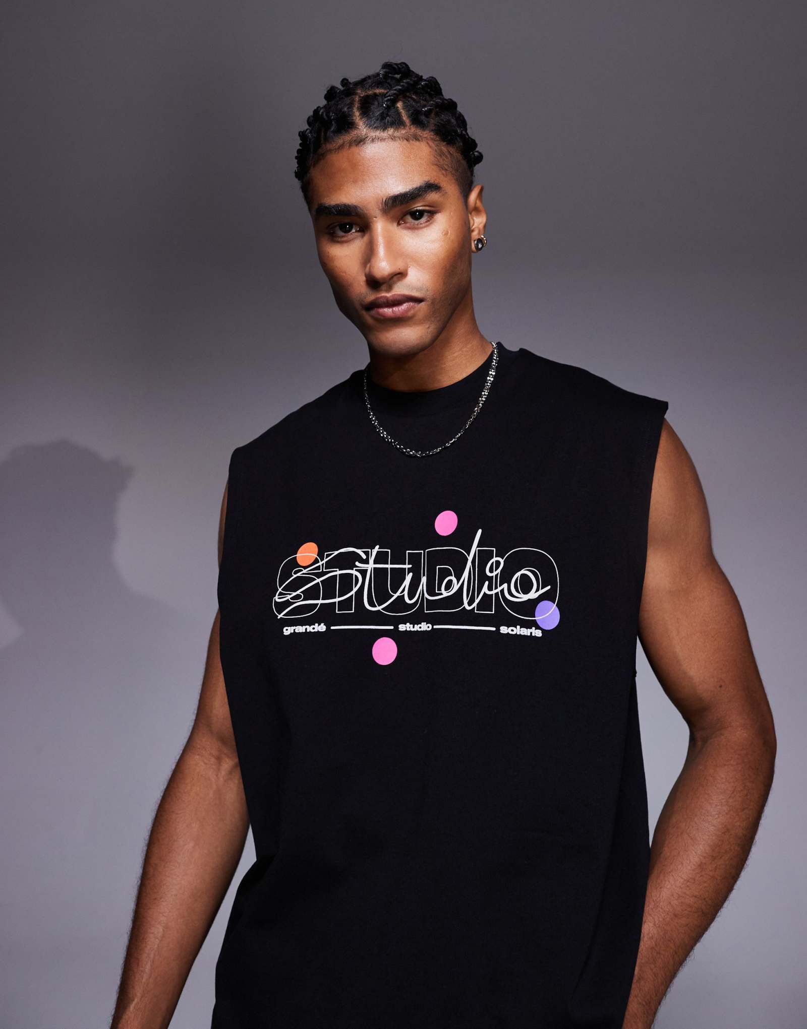 ДИЗАЙНЕРСКАЯ майка оверсайз от ASOS с объемным текстовым рисунком черного цвета