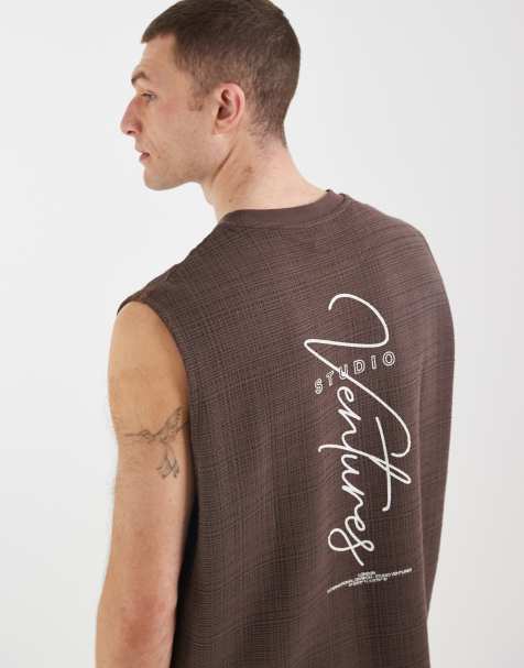 ASOS DESIGN - Oversized tanktop van zware stof met grafische tekstprint in bruin met textuur - view 1