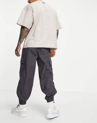 oversized black cargo pants