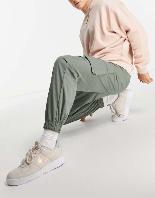 ASOS DESIGN - Oversized, tapered cargobukser i kakigrøn