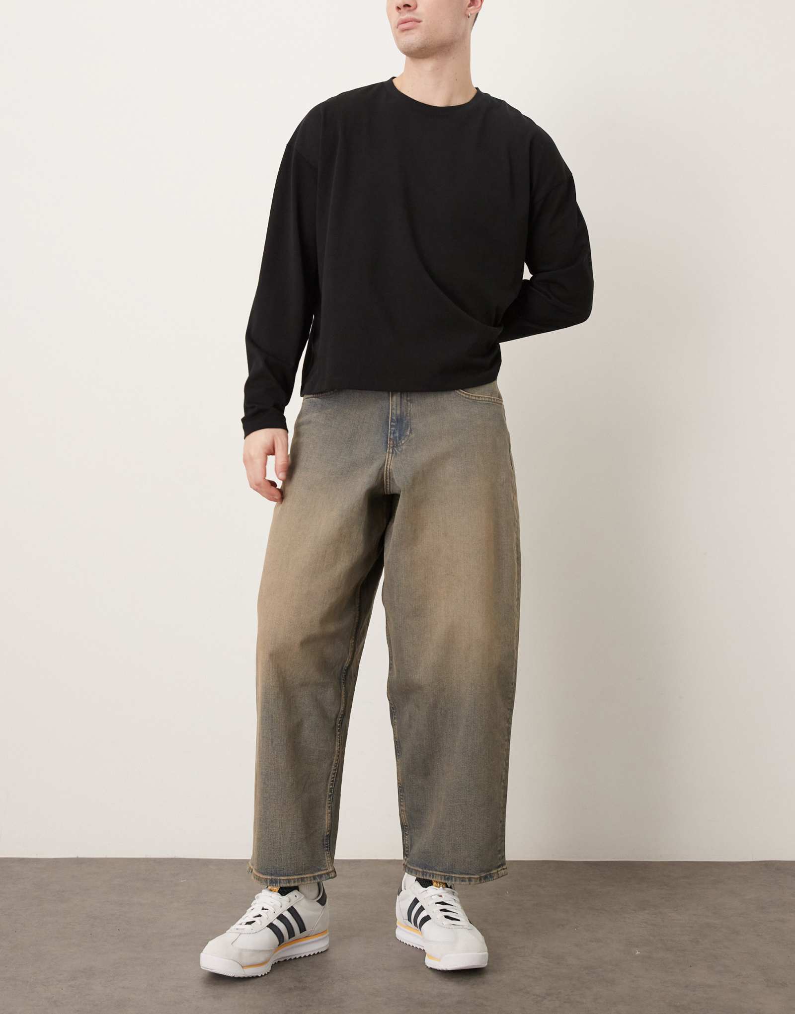 ДИЗАЙНЕРСКИЕ зауженные джинсы оверсайз от ASOS темно-синего цвета с коричневым отливом