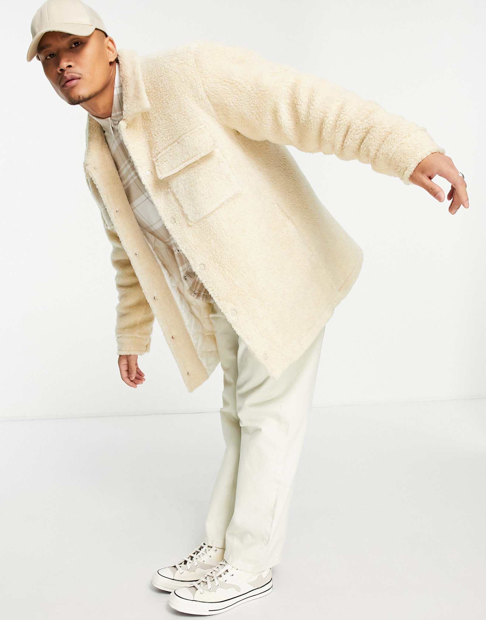 Плюшевая накидка большого размера от ASOS DESIGN со стеганой подкладкой из камня