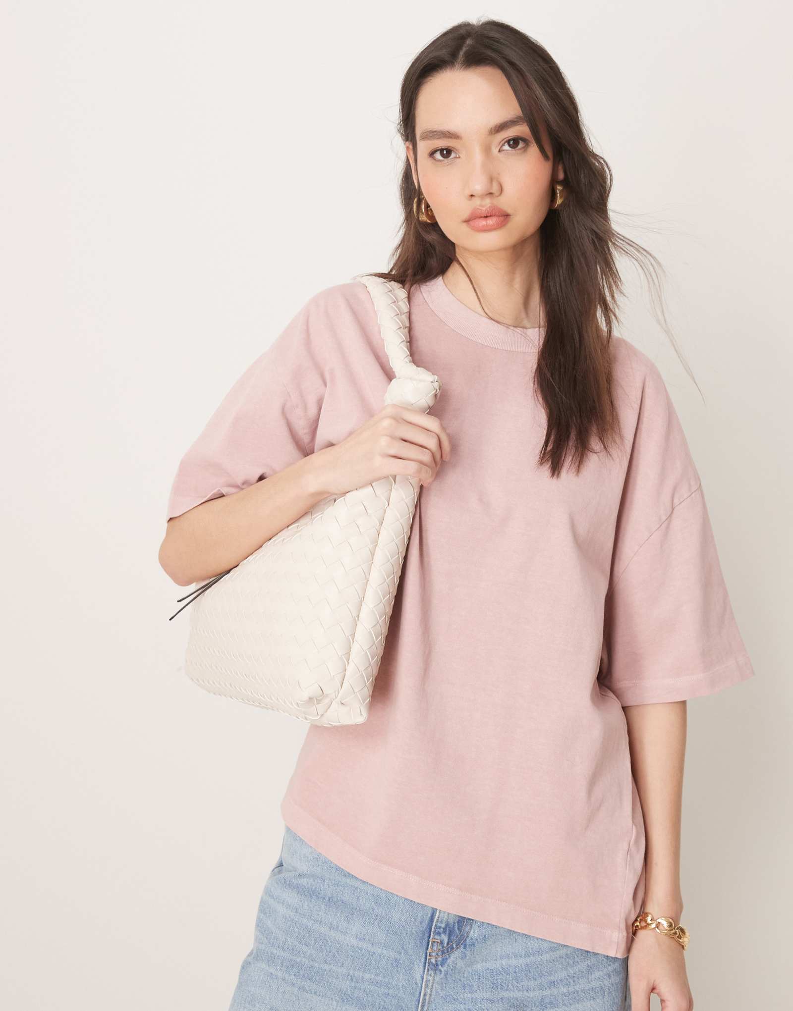 ДИЗАЙНЕРСКАЯ футболка оверсайз от ASOS коричневого цвета с камеей