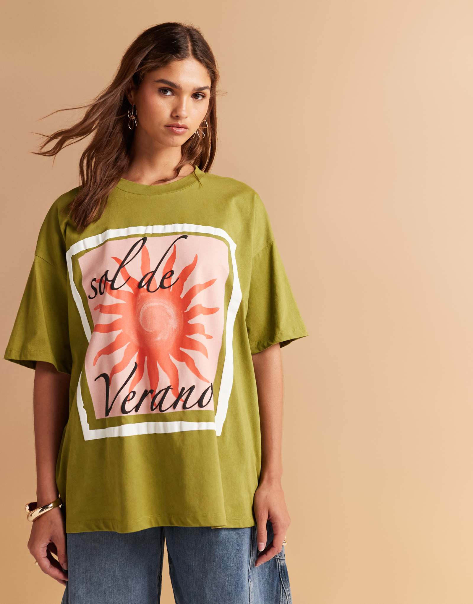 ДИЗАЙНЕРСКАЯ футболка оверсайз от ASOS с рисунком 