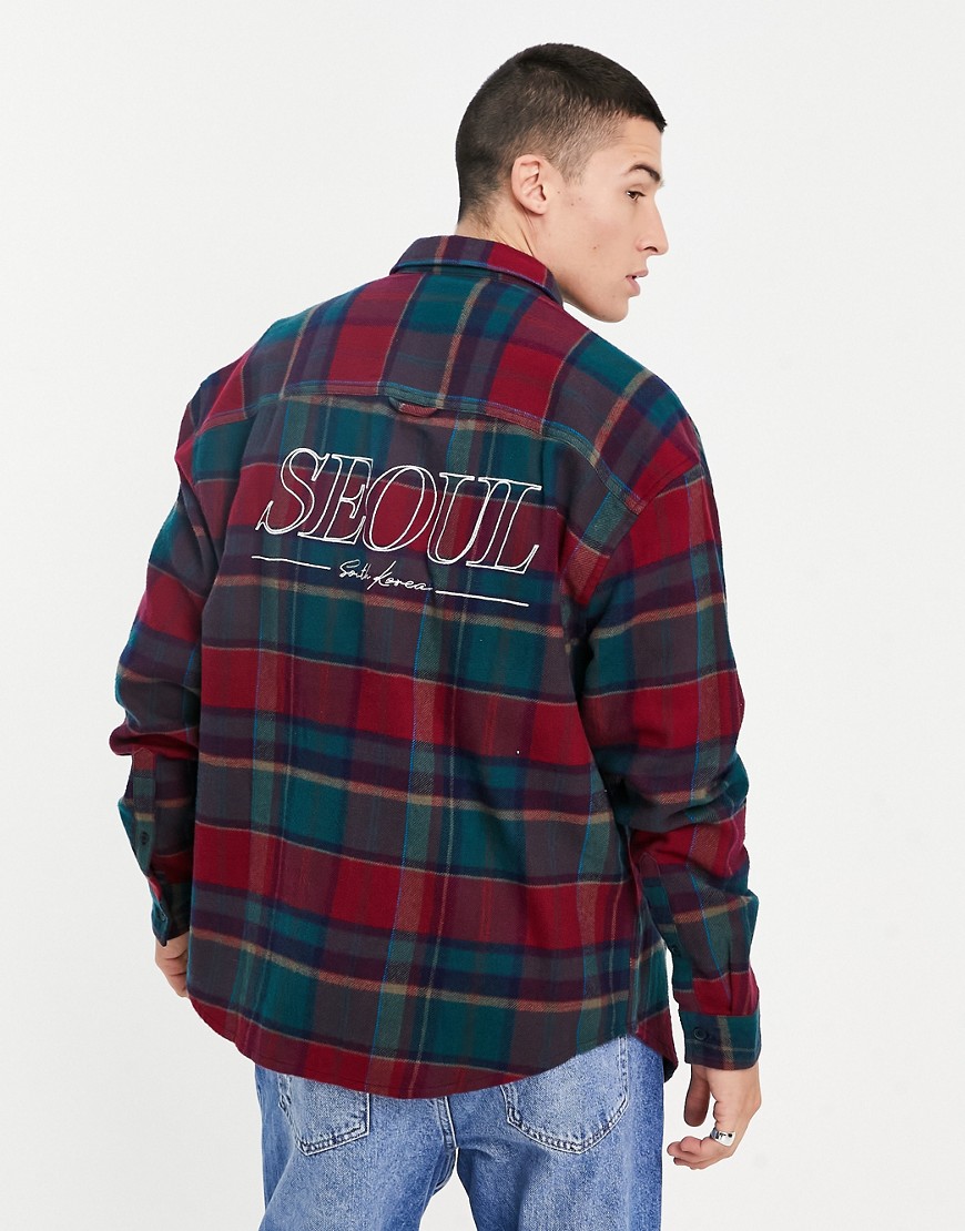 ASOS DESIGN- Oversized ternet 90'er-skjorte i bordeaux med byprint på ryggen-Rød