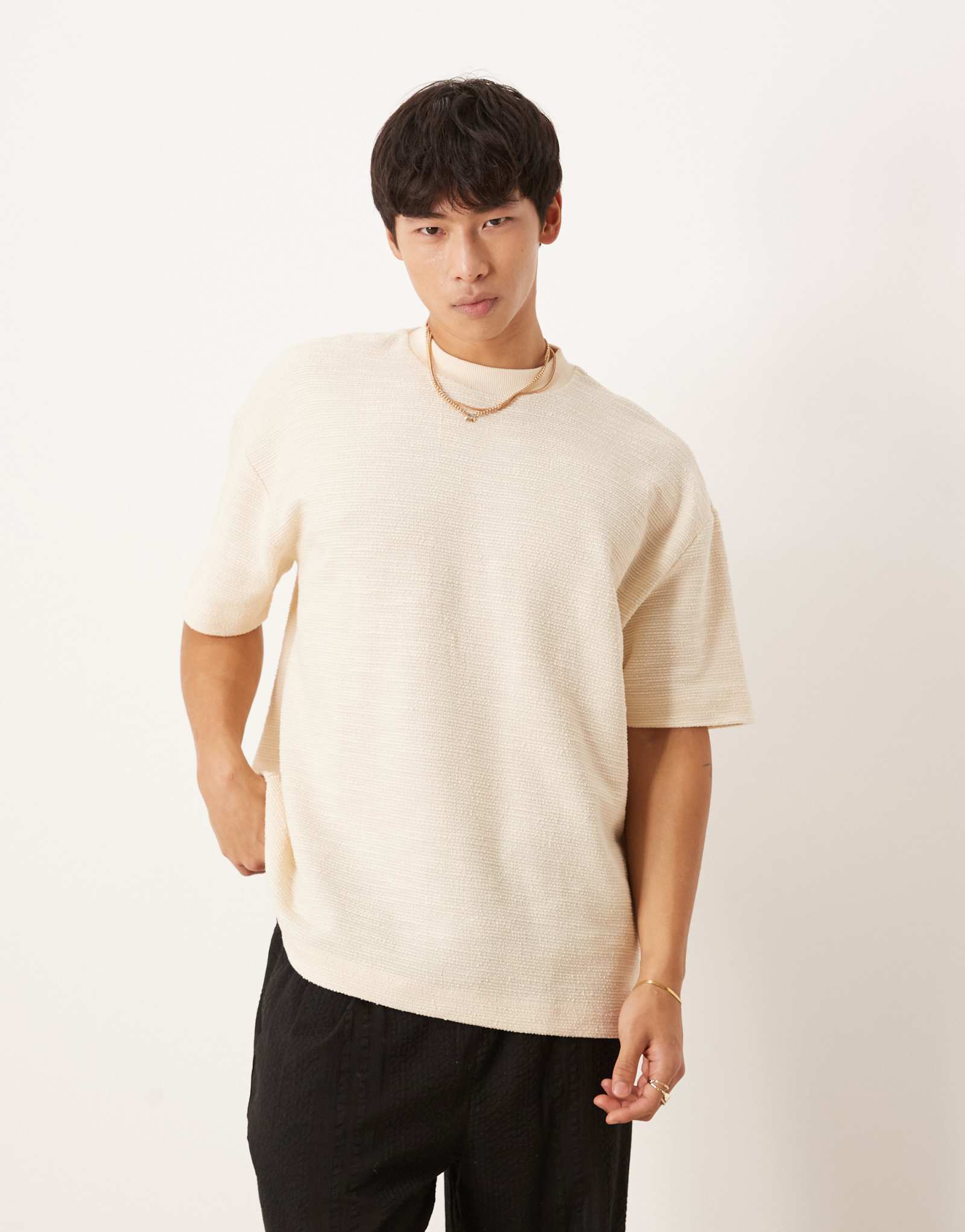 ДИЗАЙНЕРСКАЯ футболка henley кремового цвета с текстурой оверсайз от ASOS DESIGN
