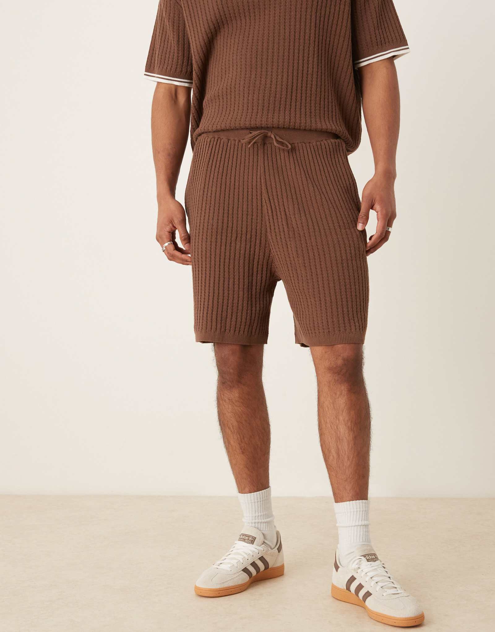 Шорты из текстурированного трикотажа оверсайз от ASOS DESIGN коричневого цвета - часть комплекта