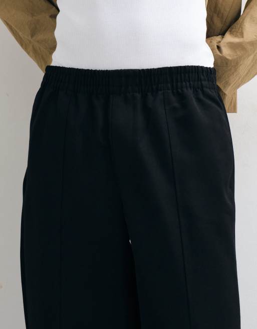 ASOS DESIGN oversized toelopende broek met elastische taille in zwart, 4 van 5