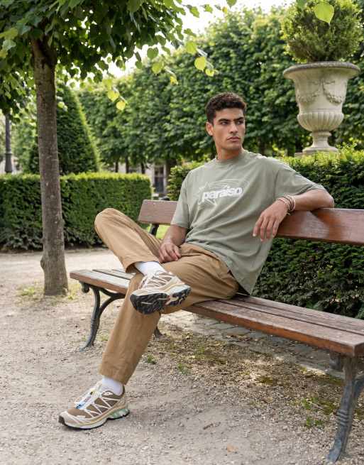 ASOS DESIGN - Oversized toelopende broek van technische stof met plooien in lichtbruin, 12 van 12