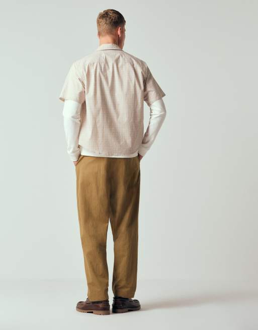 ASOS DESIGN - Oversized toelopende broek van technische stof met plooien in lichtbruin, 3 van 12