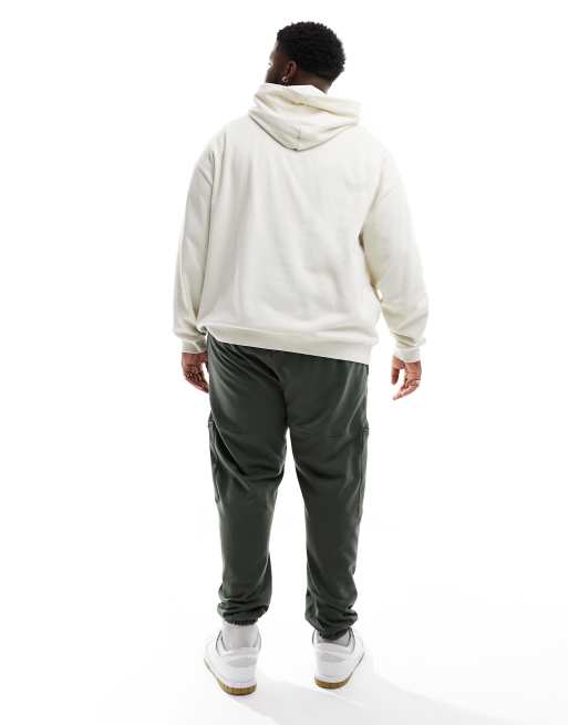 ASOS DESIGN - Oversized toelopende joggingbroek met cargozakken in donkergroen, 2 van 5