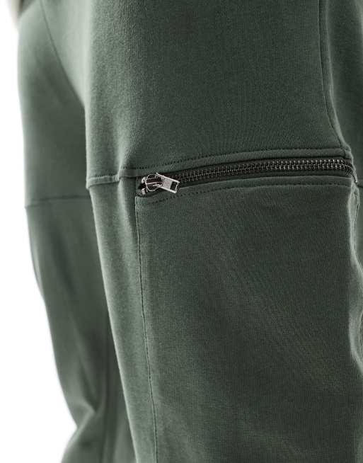 ASOS DESIGN - Oversized toelopende joggingbroek met cargozakken in donkergroen, 5 van 5