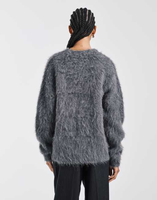 ASOS DESIGN - Oversized trui van geborsteld premium alpacawol met V-hals in antracietgrijs, 4 van 4