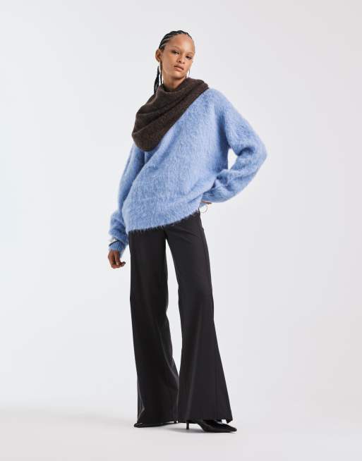 ASOS DESIGN - Oversized trui van geborsteld premium alpacawol met V-hals in blauw, 2 van 4