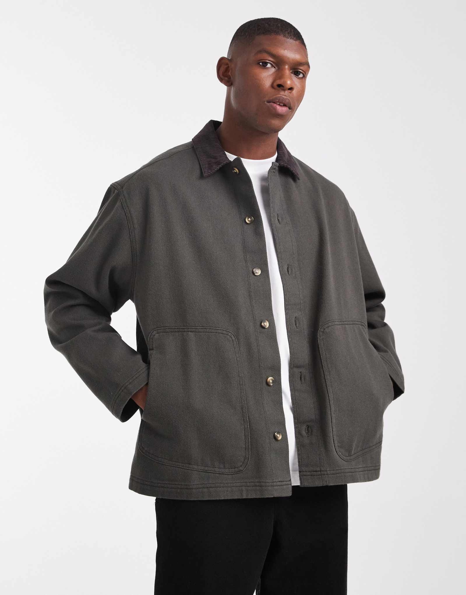 ДИЗАЙНЕРСКАЯ саржевая рубашка оверсайз от ASOS с вельветовым воротником темно-зеленого цвета