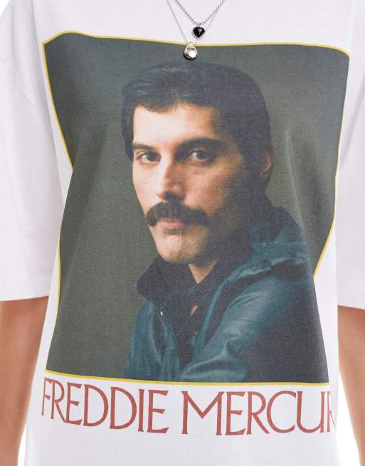 ASOS DESIGN - Oversized uniseks T-shirt met met gelicenseerde Freddie Mercury-print in wit, 2 van 4