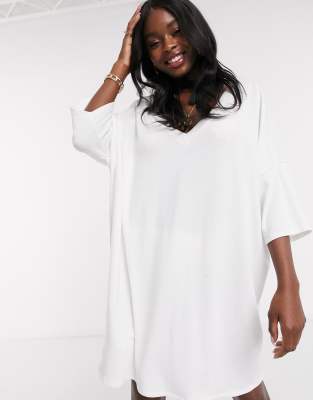 white v neck t shirt dress