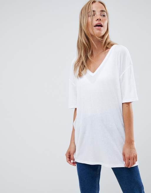 Oversized white v 2025 neck t shirt