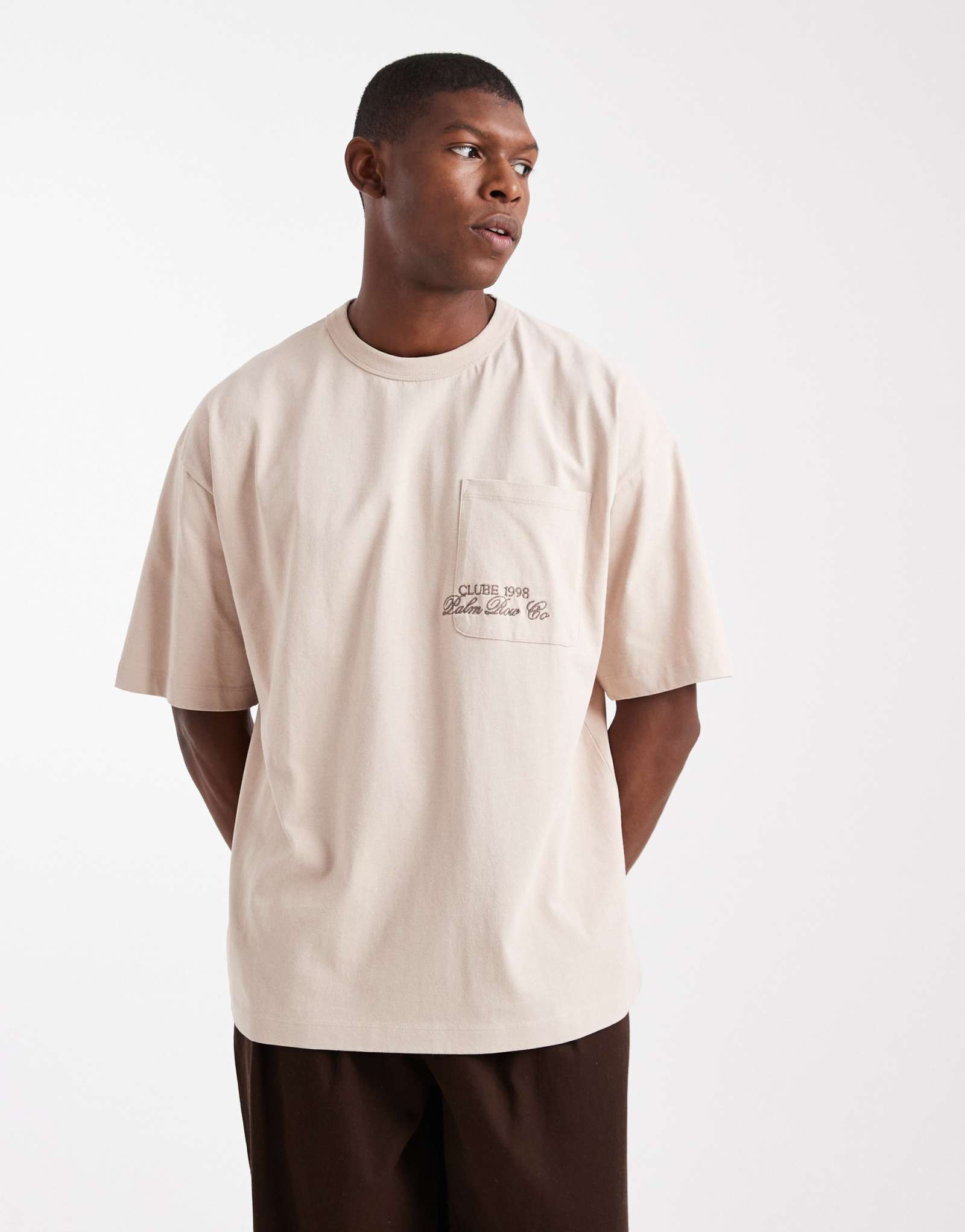 ДИЗАЙНЕРСКАЯ футболка ASOS с объемным выстиранным карманом и вышивкой на груди, выполненной из камня