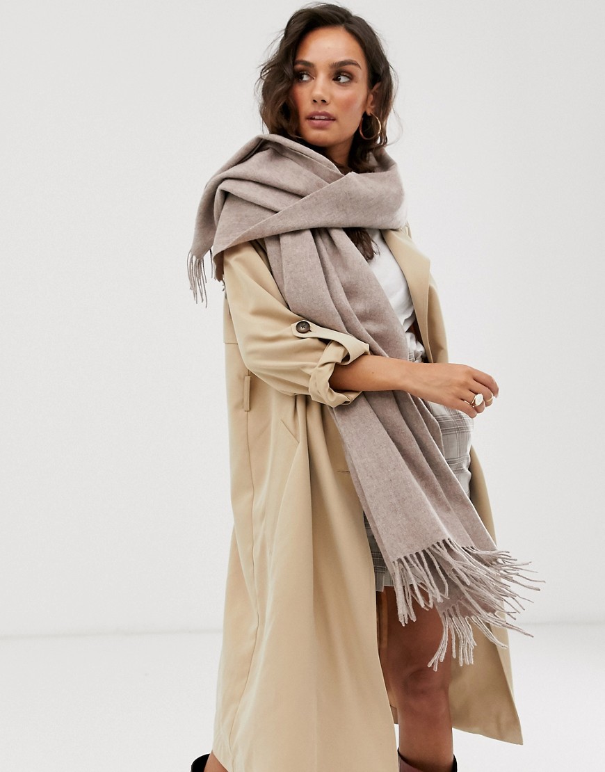 ASOS DESIGN - Oversized wollen sjaal met kwastjes in camel-Beige