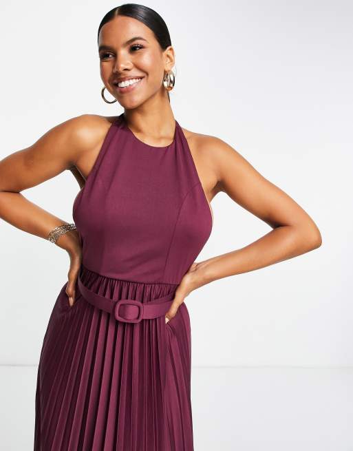 ASOS DESIGN – Oxblodsröd, plisserad maxiklänning med skärp och halterneck, 3 av 4